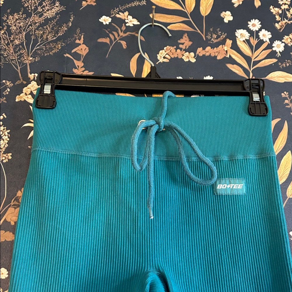 Bo+Tee Women's Ribbed Drawstring Active Mini Shorts Teal Size S - Picture 2 of 4